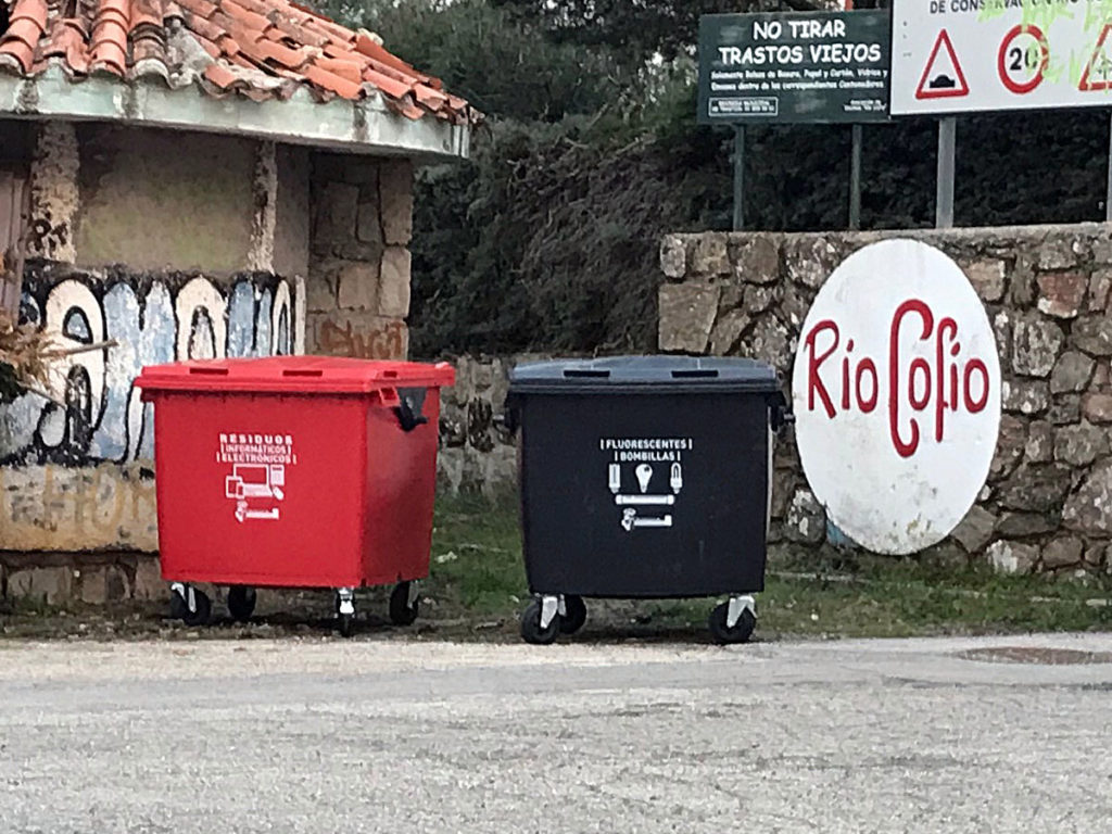 Nuevos contenedores de reciclaje en Urbanización Río Cofio